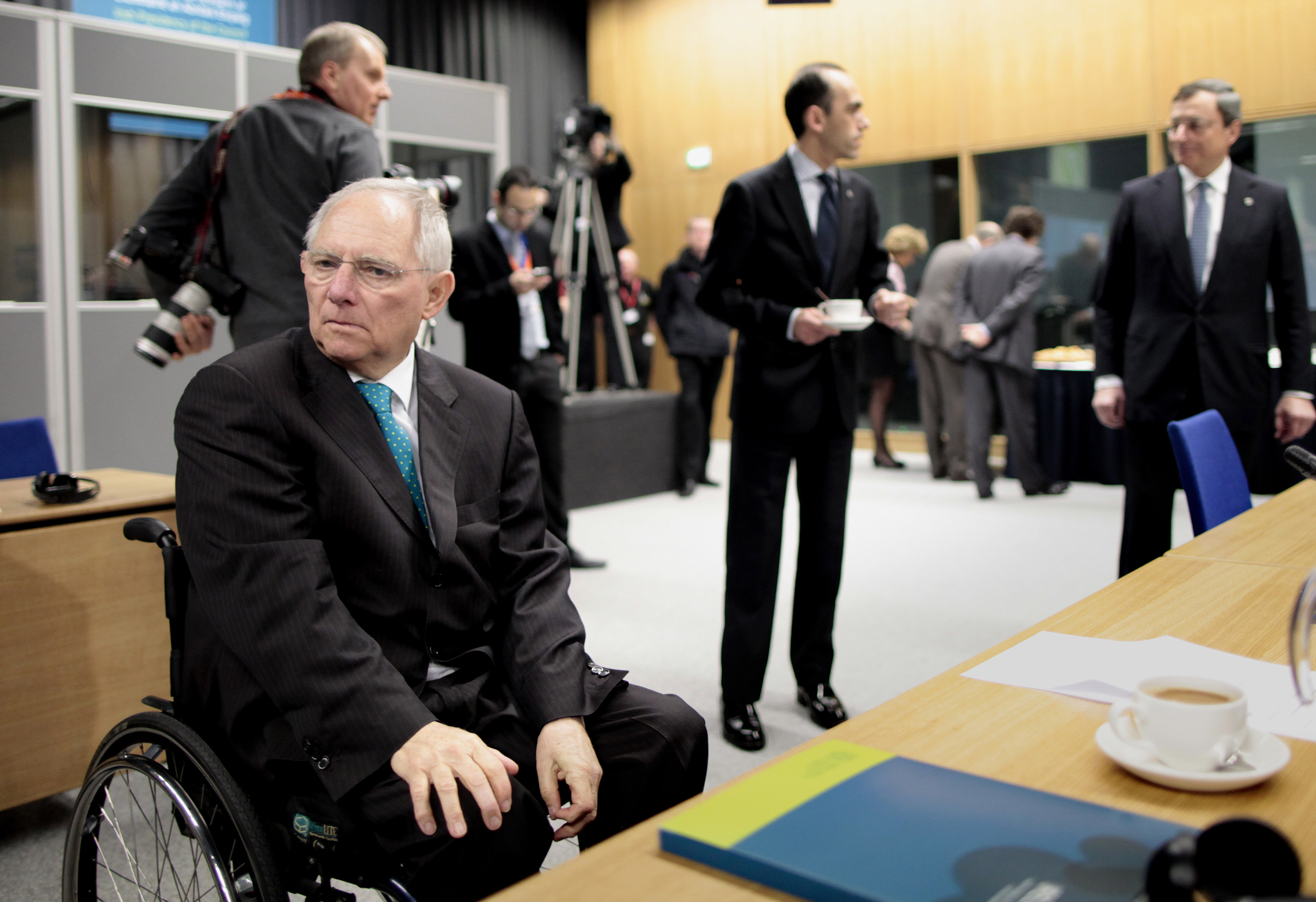 Το ευρώ δεν θα κατέρρεε εάν αποχωρούσε μια χώρα, λέει ο Σόιμπλε